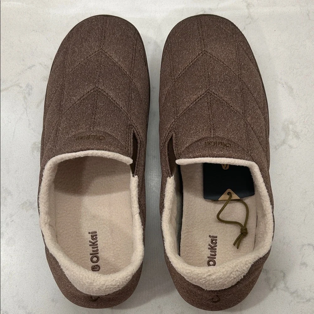 OluKai Puku'i Slipper Toffee Quilted Slippers with Cream Lining Men’s 13 NWT